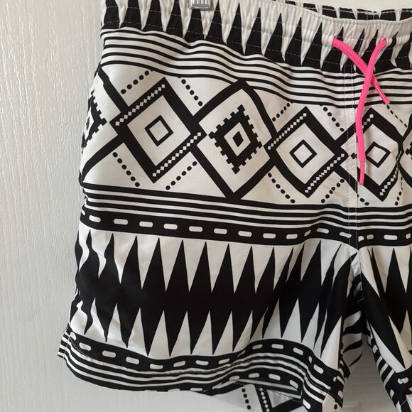 Chubbies Mens Swim Trunks Size Medium Black White Aztec Beach Travel Made in USA - Picture 4 of 11